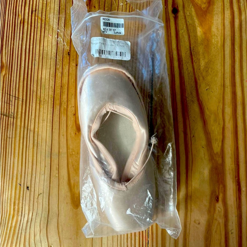 Suffolk REIGN Pointe Shoes- Size 6 XXX Standard Shank- BRAND NEW!!!